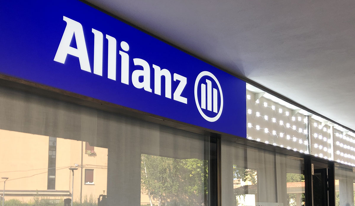 insegna luminosa negozio Allianz